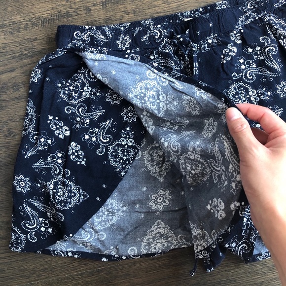 Lot of 2 Hollister Petal Shorts - Picture 5 of 8